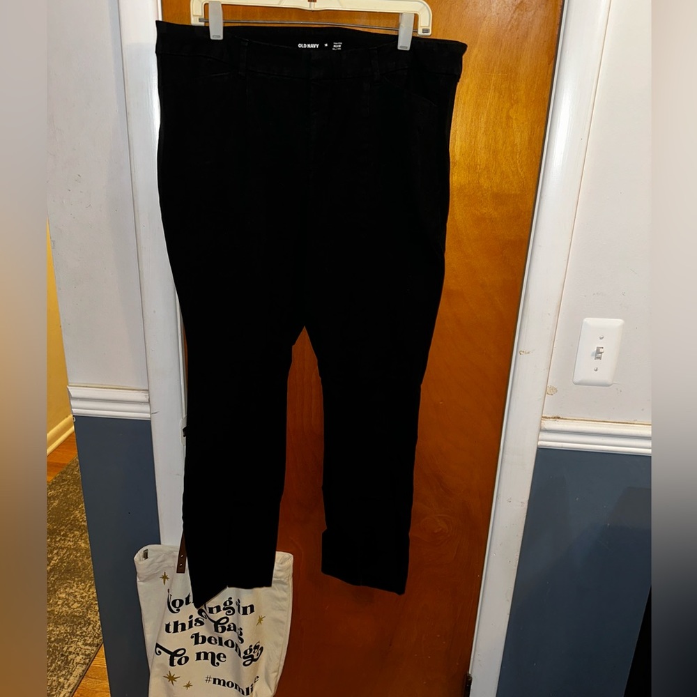 Black front split pixie pants
